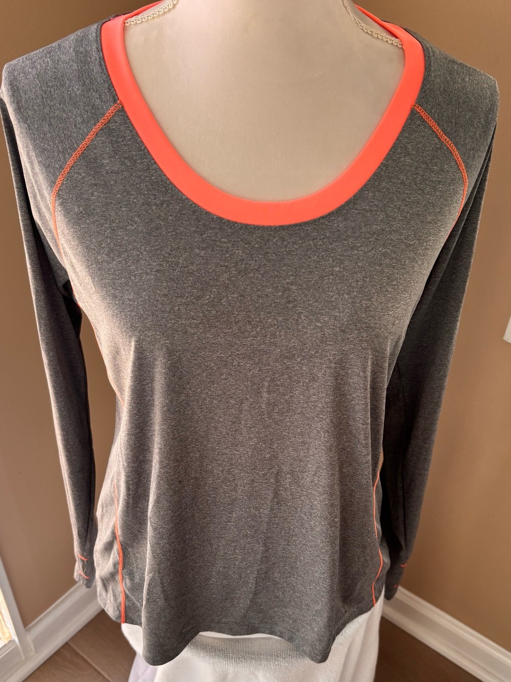 Avia Gray Marled Performance top w/ bright orange flatlock stitching, LG